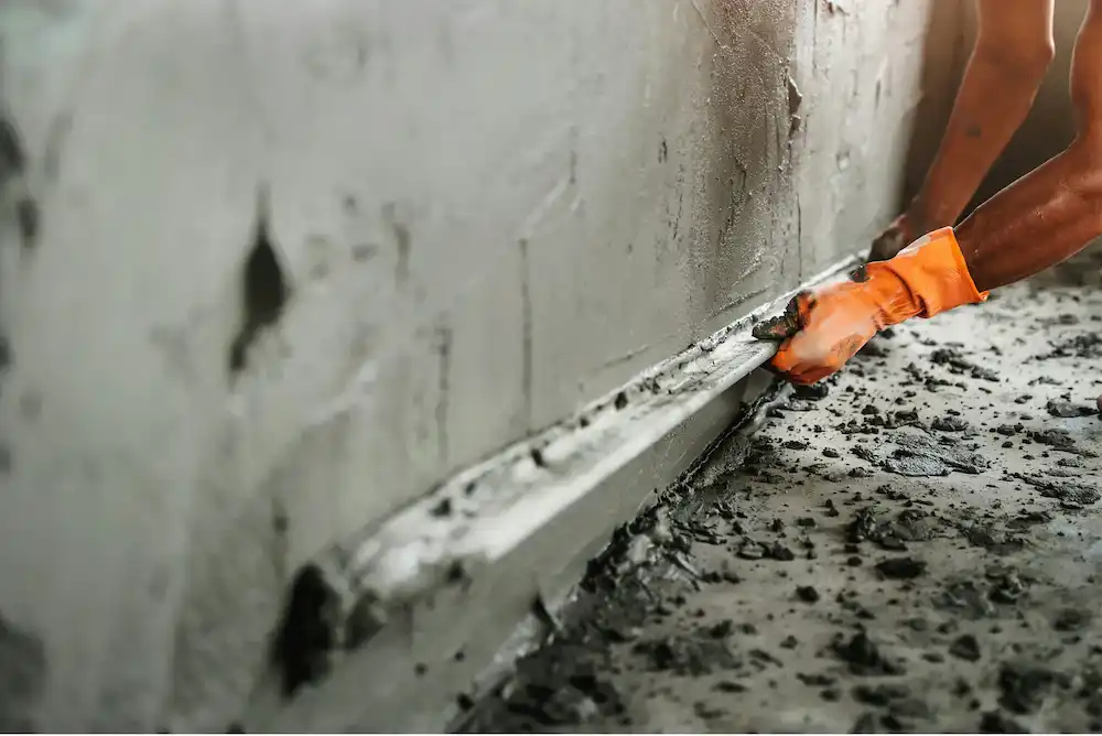 Learn practical ways to enhance the water retention of gypsum mortar using HPMC, starch ether, and proper mixing techniques to improve workability and reduce cracks.