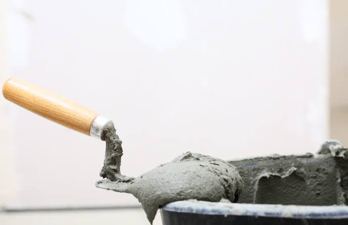 Discover why dry mix mortar cakes during storage and transportation. Learn how moisture, packaging, raw materials, and formulation affect storage stability, and explore practical solutions to maintain product quality.