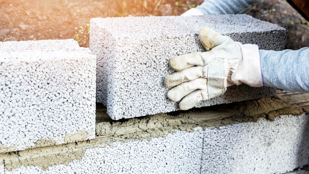 Lightweight aggregate concrete segregation, aggregate floating, pump blockages? The root cause is insufficient viscosity. This article details four practical methods — viscosity modifier dosage (0.02%–0.03%), aggregate pre-wetting, mix optimization, and specialized admixtures — to solve workability problems once and for all.
